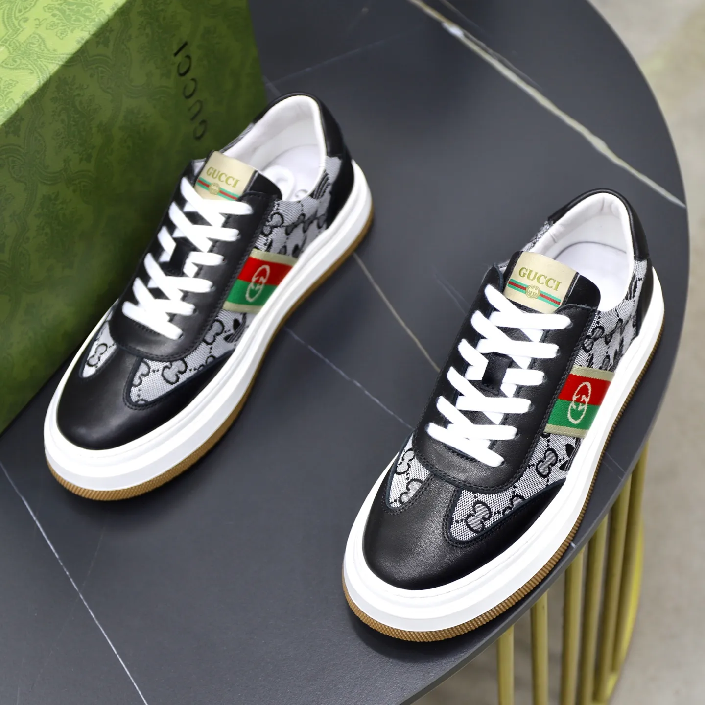 Ex-factory price: 420💰🙅‍♂️🙅‍♂️🙅‍♂️ Brand: GUCCI Standard code: 38–44 (45 can be customized) Grade: Same as the official website Material: Original cowhide fabric Comfortable pigskin lining Lightweight wear-resistant outsole Style category: Men's fashionable casual shoes and boots Running sneakers Distinguished luxury brand elements Top luxury Color: actual picture color